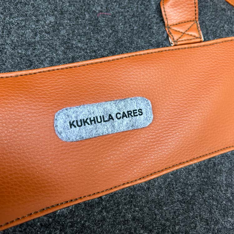Big Felt Duffle Bag - Image 4